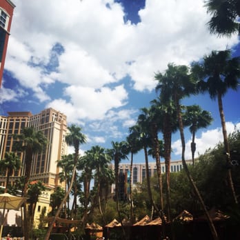 Breeze Bar - palm trees in front of a hotel - Bars Near Me - Las Vegas, Nevada