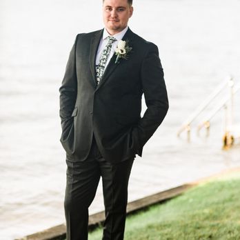 Richard Bennett Tailors - Sewing & Alterations Near Me - Brookfield, Wisconsin