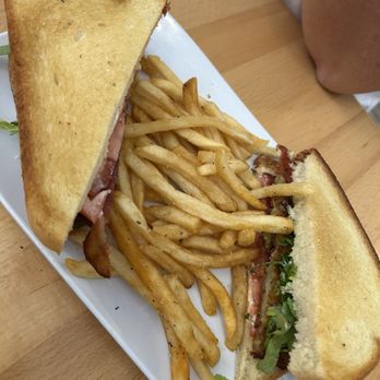 Ruby Sunshine Charleston Downtown - BLT with fries - Breakfast & Brunch Near Me - Charleston, South Carolina