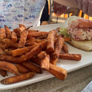 Bon Appetit - Lobster Roll w Sweet Potato Fries - New American Near Me - Dunedin, Florida