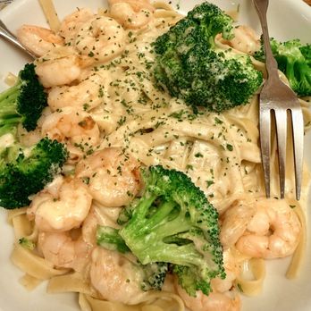 Olive Garden Italian Restaurant - Shrimp Alfredo with broccoli - Italian Near Me - Clermont, Florida
