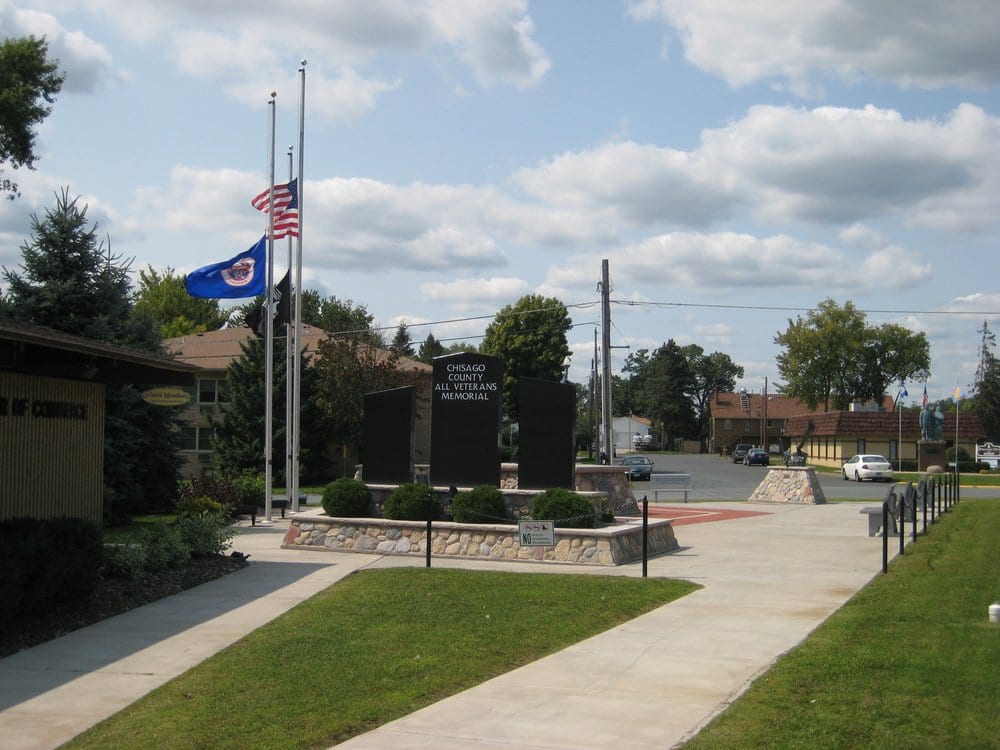 CHISAGO LAKES AREA CHAMBER OF COMMERCE 30525 Linden St, Lindstrom, MN