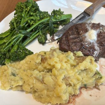 Indulge Bistro and Wine Bar - Centennial - Steak and potatoes and broccolini - Wine Bars Near Me - Centennial, Colorado Indulge Bistro and Wine Bar - Centennial - Steak and potatoes and broccolini - Wine Bars Near Me - Centennial, Colorado