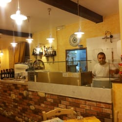 La Strettoia - Il pizzaiolo all'opera.