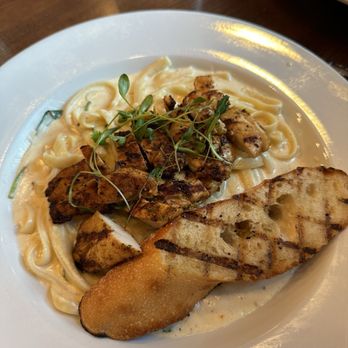 Saint Coyote - Fettuccini Alfredo with Chicken - American Near Me - Anchorage, Alaska