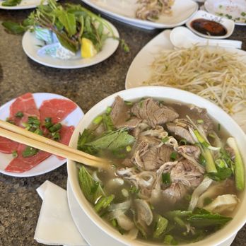 Pho Vietnam - medium combo - Vietnamese Near Me - Honolulu, Hawaii