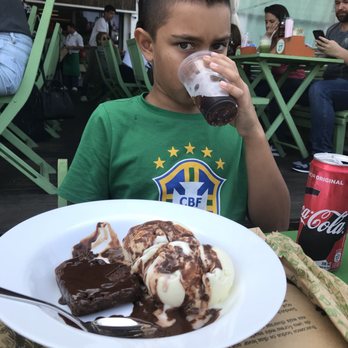Baladinha Mix 24h - Brownie with vanilla ice cream is amazing - Juice Bars & Smoothies Near Me - Rio de Janeiro, RJ