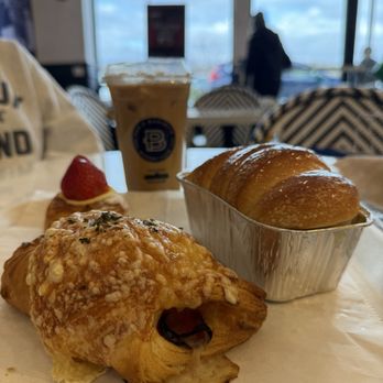 Paris Baguette - pastries - Bakeries Near Me - West Hartford, Connecticut Paris Baguette - pastries - Bakeries Near Me - West Hartford, Connecticut