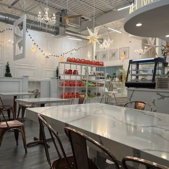Paris Banh Mi - Katy - the interior of a restaurant - Vietnamese Near Me - Katy, Texas
