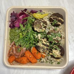 green falafel rice plate (vegan)