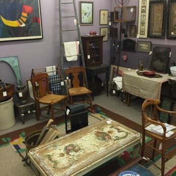 Newburgh Vintage Emporium - Another booth at the store, just another of many - Antiques Near Me - Newburgh, New York Newburgh Vintage Emporium - Another booth at the store, just another of many - Antiques Near Me - Newburgh, New York