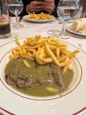 Le Relais de l'Entrecôte by null