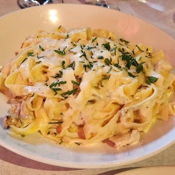 Patrizia's - Williamsburg - Fettucine alfredo with chicken - Pizza Near Me - Brooklyn, New York Patrizia's - Williamsburg - Fettucine alfredo with chicken - Pizza Near Me - Brooklyn, New York