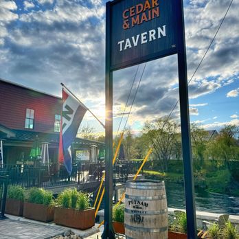 Cedar & Main Tavern - Burgers Near Me - Hopkinton, New Hampshire