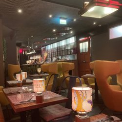NIKKEI Streetfood - Innenraum und Blick auf die Küche