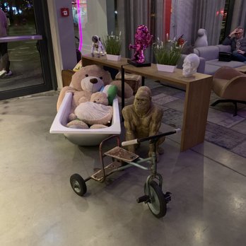 Moxy Berlin Ostbahnhof - Teddy tubby - Hotels Near Me - Berlin, BE Moxy Berlin Ostbahnhof - Teddy tubby - Hotels Near Me - Berlin, BE