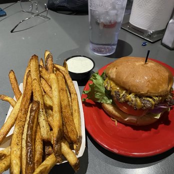 SMITTY’S GARAGE BURGERS AND BEER - Updated February 2026 - 243 Photos ...