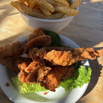 Fratelli Cafe - Fried chicken with fries - Coffee & Tea Near Me - Los Angeles, California