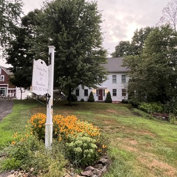 Timber Post Bed & Breakfast - Bed & Breakfast Near Me - Hollis, New Hampshire