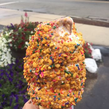 Dairy Witch Ice Cream - Swirl with crunch coat - Ice Cream & Frozen Yogurt Near Me - Salem, Massachusetts