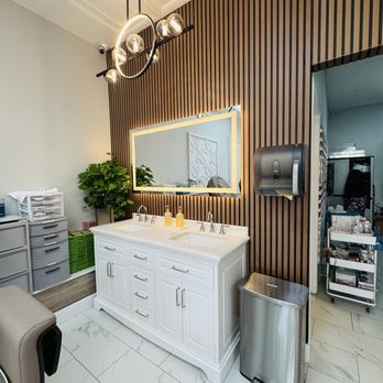 Top Nails & Spa - Nail Salons Near Me - Paso Robles, California