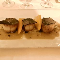 Pastor At Pascal - Diver sea scallops