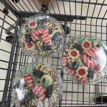Dave's Marketplace - a shopping cart filled with cookies - Beer, Wine & Spirits Near Me - Cleveland, Ohio Dave's Marketplace - a shopping cart filled with cookies - Beer, Wine & Spirits Near Me - Cleveland, Ohio