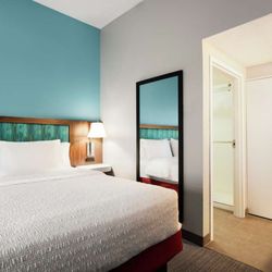 Hampton Inn & Suites Springfield - Guest room