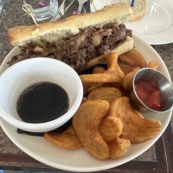 Everett's - Steak sandwich and potato wedges - Wine Bars Near Me - Wasilla, Alaska