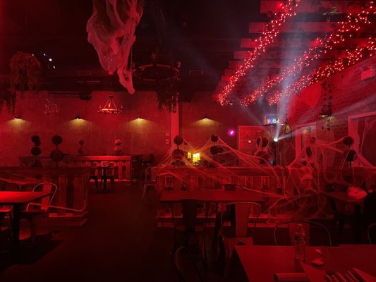 Theme House restaurant & karaoke by null