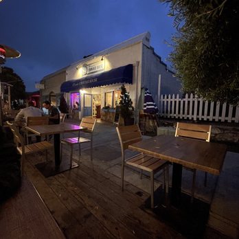 Vivolo's Chowder House - Outdoor dinning area - Seafood Near Me - Pacific Grove, California Vivolo's Chowder House - Outdoor dinning area - Seafood Near Me - Pacific Grove, California