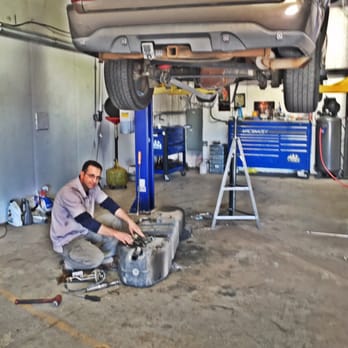 Best Deal Auto - Replacing a fuel pump in our client's 2004 Lincoln Navigator - Auto Repair Near Me - Lewisville, Texas Best Deal Auto - Replacing a fuel pump in our client's 2004 Lincoln Navigator - Auto Repair Near Me - Lewisville, Texas