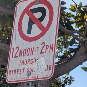 Mariscos Za Za Za - Street parking restrictions on half the neighborhood streets - Seafood Near Me - Los Angeles, California