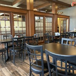 Firefly Grill STL - Dining area