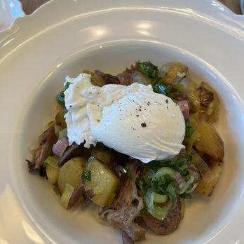 Klocke Estate - Duck confit hash browns with poached egg - Distilleries Near Me - Hudson, New York