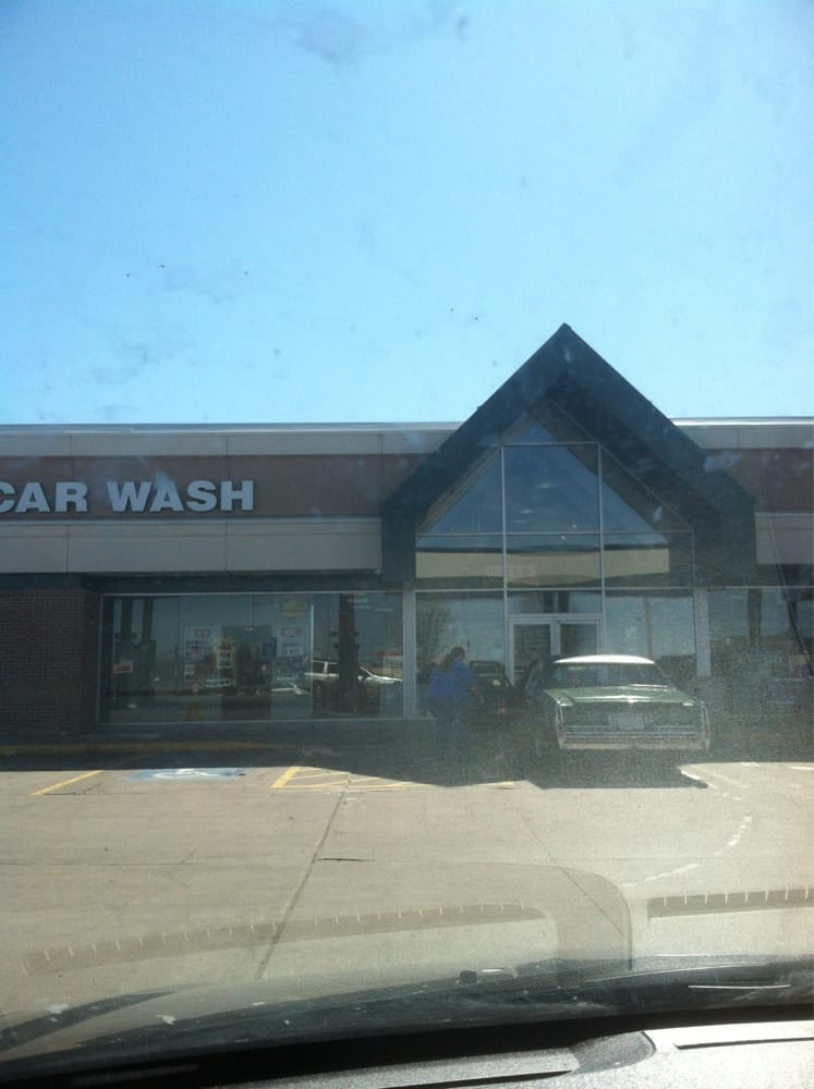 CASEY’S Updated October 2024 2404 S 9th St, Salina, Kansas Pizza