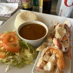 El Santos - Seafood salad and rice and beans