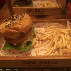Siblings Burger and wings - Siblings Quattro Quesos Burger