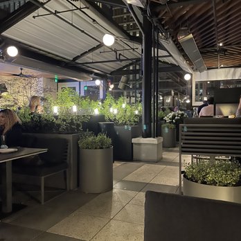 Earls Kitchen + Bar - Awesome indoor/ outdoor seating area - New American Near Me - Boston, Massachusetts
