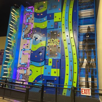 Austin’s - Rock climbing wall - Bowling Near Me - Pflugerville, Texas