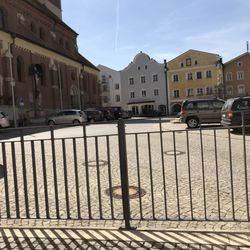 Eisdiele Otte - Marktplatz Kraiburg am Inn, direkt vor der Eisdiele