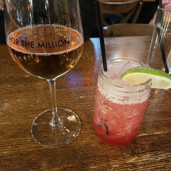 Ché - Sparkling Rosé,  POQUITO BRILLANTE - Argentine Near Me - Cincinnati, Ohio