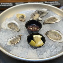Mangata Wine & Raw Bar - Sampling of oysters