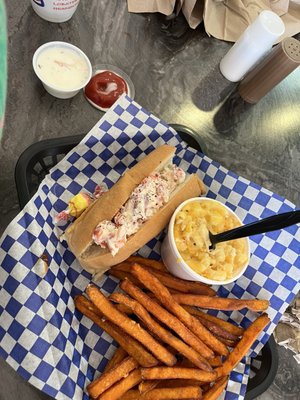 Maine-ly Sandwiches by null