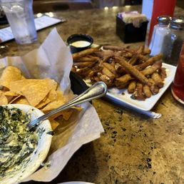 Artichoke dip, pickle fries & blackberry lemonade cocktail Artichoke dip, pickle fries & blackberry lemonade cocktail