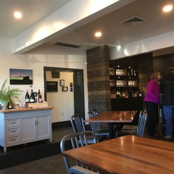 Trellis - Dining in the bar area - Wine Bars Near Me - Dundee, Oregon Trellis - Dining in the bar area - Wine Bars Near Me - Dundee, Oregon