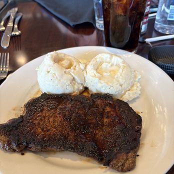 Longhorn Steakhouse - Steakhouses Near Me - Detroit, Michigan
