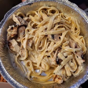 Vince's Ristorante - Fettuccine Alfredo with chicken $10 - Italian Near Me - West Sacramento, California Vince's Ristorante - Fettuccine Alfredo with chicken $10 - Italian Near Me - West Sacramento, California