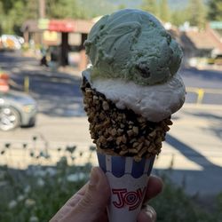 Coconut and pistachio ice cream