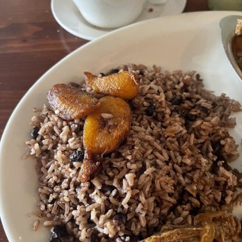 El Criollo Bar & Grill - Ropa Vieja Old Clothes - Cuban Near Me - Burbank, California El Criollo Bar & Grill - Ropa Vieja Old Clothes - Cuban Near Me - Burbank, California